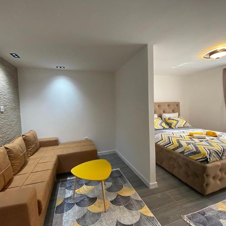 Vucinic Studio Apartment Τσέτινιε Εξωτερικό φωτογραφία