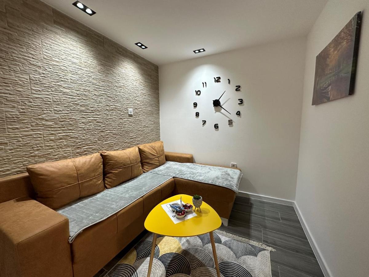 Vucinic Studio Apartment Τσέτινιε Εξωτερικό φωτογραφία