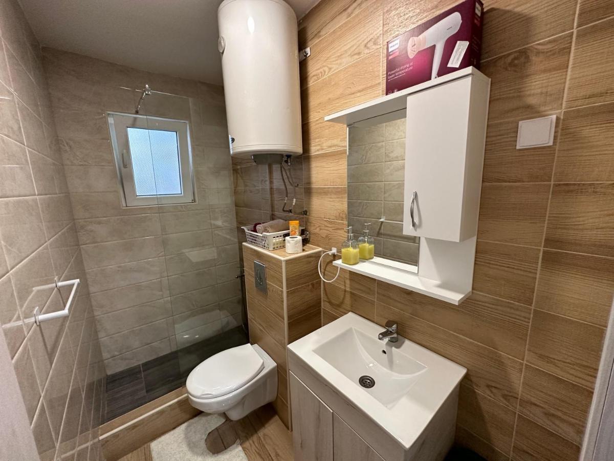 Vucinic Studio Apartment Τσέτινιε Εξωτερικό φωτογραφία